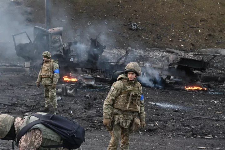 Κατάπαυση πυρός και απόσυρση των Ρώσων ζητούν οι Ουκρανοί