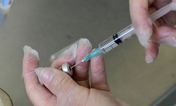 Ανοίγει η πλατφόρμα για το εμβόλιο της Novavax - Το Σάββατο ο 1ος εμβολιασμός