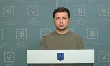 Ζελένσκι: «Πρέπει να μιλήσω με τον Πούτιν» - «Ο μόνος τρόπος να σταματήσει αυτός ο πόλεμος»