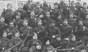 «Μην ξεχνάς τις Θερμοπύλες»… Πειραιώτες του 34ου Συντάγματος Πεζικού πολέμησαν στην Ουκρανία