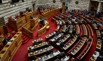 Βουλή: Ψηφίσθηκαν οι ενεργειακές συμβάσεις με ΗΑΕ, Ινδία και η Διεθνής Ηλιακή Συμμαχία
