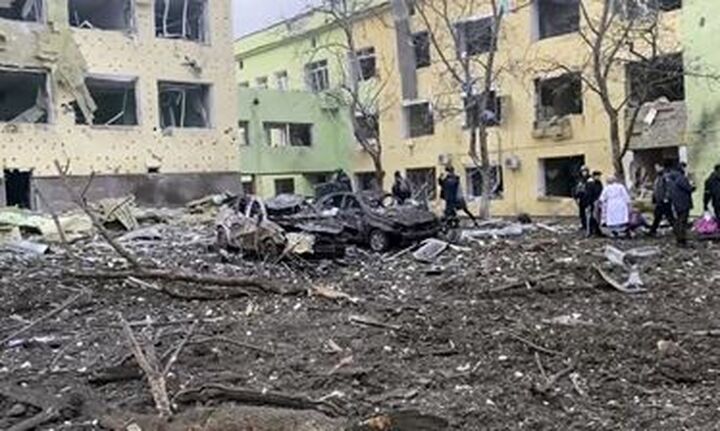 Τρεις νεκροί μεταξύ τους ένα κοριτσάκι, από τον βομβαρδισμό νοσοκομείου παίδων στη Μαριούπολη