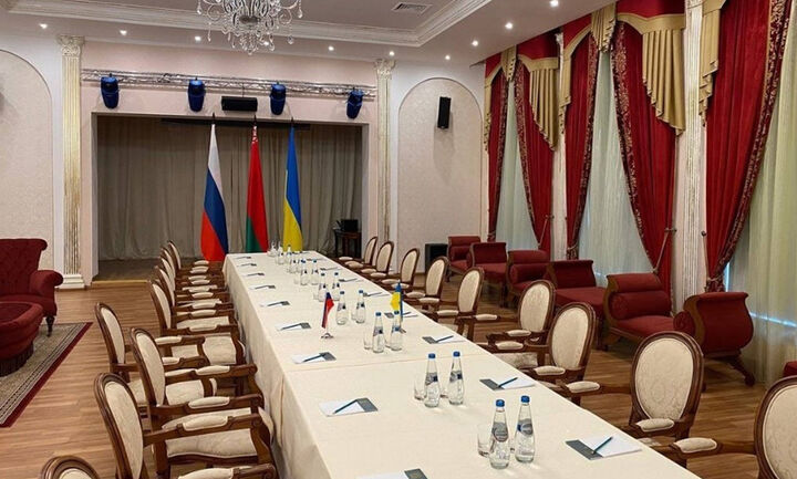 Αύριο θα συνεχιστούν οι διαπραγματεύσεις Ρωσίας-Ουκρανίας - Άνοιξαν οι «διάδρομοι» στη Μαριούπολη