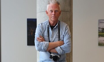 Μυτιλήνη: Αυτός είναι ο διάσημος Νορβηγός φωτογράφος που συνελήφθη ως κατάσκοπος