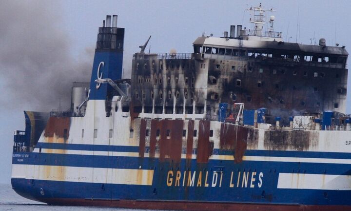 «Euroferry Olympia»: Ολοκληρώθηκε η απομάκρυνση των καμένων οχημάτων από δύο γκαράζ
