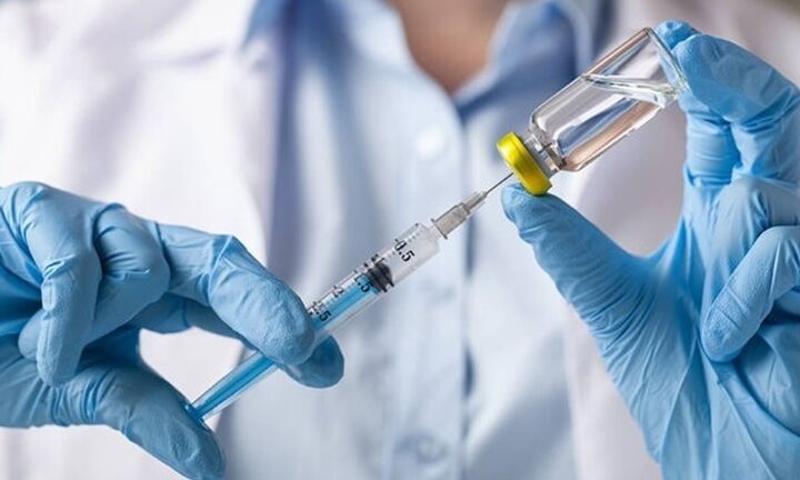 Υποχρεωτικός εμβολιασμός: Ανοιχτό το ενδεχόμενου κατάργησης του προστίμου στους άνω των 60