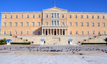 Βουλή: Κατατέθηκε τροπολογία για παράταση των συμβάσεων στους ΟΤΑ