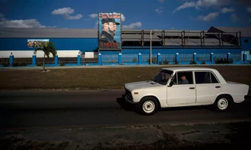 Κούβα: Επιπτώσεις του πολέμου στους ιδιοκτήτες Lada που αποτελούν το 90% των κουβανικών αυτοκινήτων