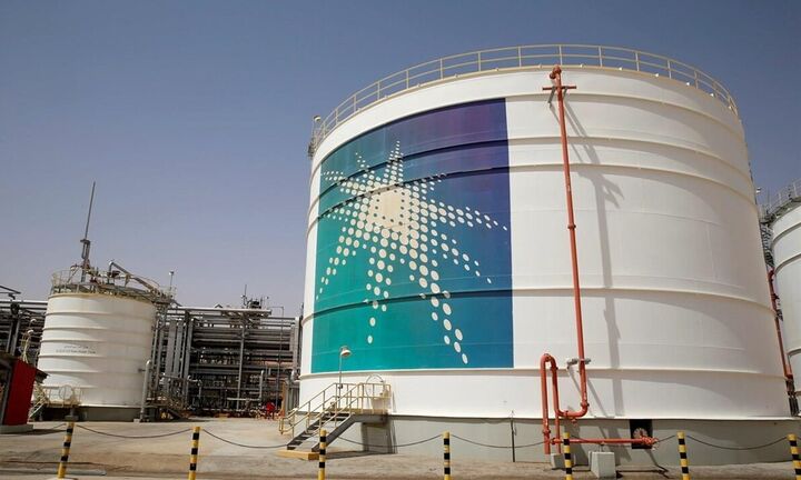 Η Σαουδική Αραβία αύξησε την τιμή πετρελαίου σε επίπεδο ρεκόρ λόγω της εισβολής στην Ουκρανία