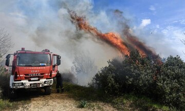  Φωτιά σε δασική έκταση στην περιοχή Ξυλοκάστρου