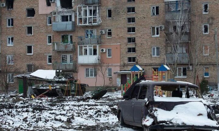 Εικόνες απόλυτης καταστροφής σε ουκρανικές πόλεις