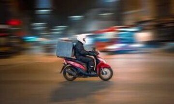 ΑΑΔΕ: Μοντέλο «Airbnb» και στις πλατφόρμες delivery