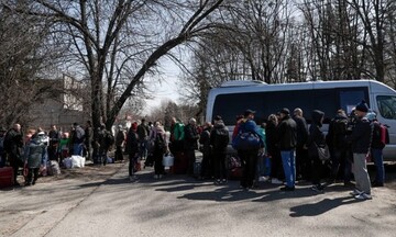 Η Ουκρανία απομακρύνει αμάχους από το Ντονμπάς - Ο Ζελένσκι μιλάει για τα χειρότερα στη Μποροντιάνκα