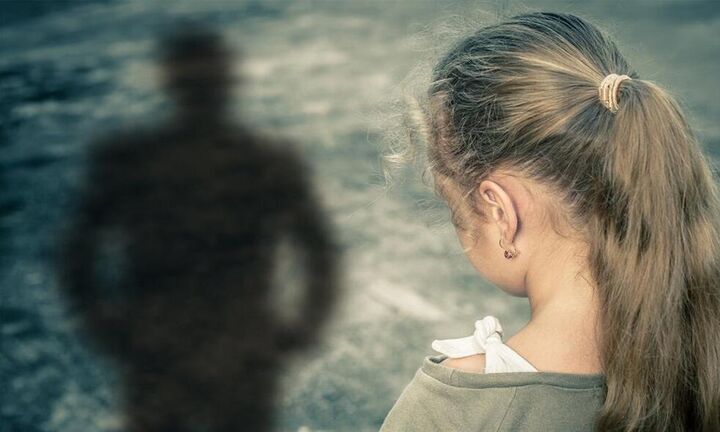 Νέα Σμύρνη: Προφυλακιστέος ο πατέρας που κακοποιούσε την κόρη του - Έρευνα για ευθύνες των δασκάλων