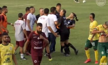 Απίστευτο: Προπονητής απολύθηκε διότι...κουτούλησε γυναίκα βοηθό διαιτητή! (βίντεο)