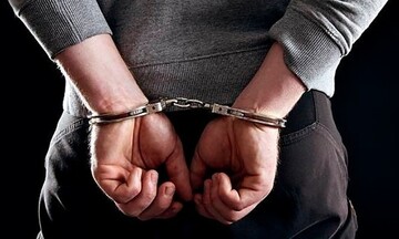 Απειλούσαν τις ζωές των θυμάτων τους και απέσπασαν 68.000 ευρώ