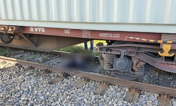 Τραγωδία στην Ημαθία - Τρένο παρέσυρε και σκότωσε άνδρα (vid)