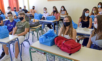 Με μάσκα αλλά χωρίς σελφ τεστ οι μαθητές στα σχολεία μετά το Πάσχα