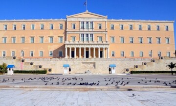 Βουλή: Ψηφίστηκε το νομοσχέδιο «Δουλειές Ξανά»
