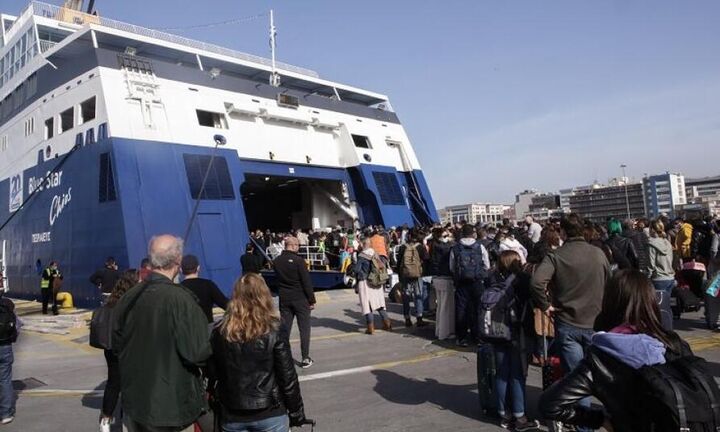 Συνεχίζεται η έξοδος από τα λιμάνια Πειραιά, Ραφήνας και Λαυρίου