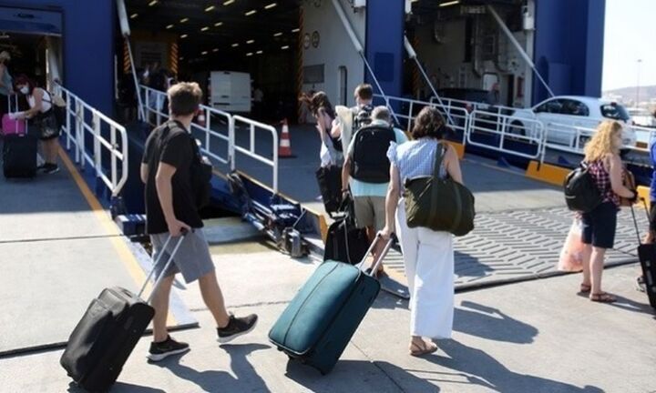 Αύξηση της επιβατικής κίνησης φέτος από τα λιμάνια της Αττικής