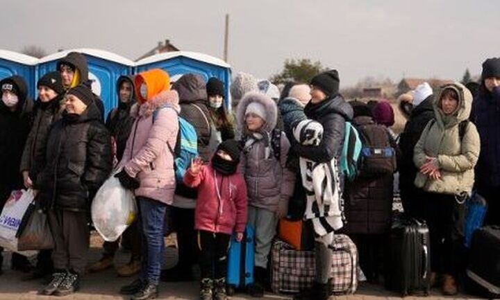 Περισσότεροι από 5,3 Ουκρανοί πρόσφυγες εγκατέλειψαν τη χώρα τους