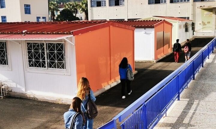 Χωρίς σελφ τεστ, αλλά με μάσκες η επιστροφή στα σχολεία