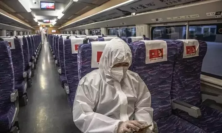 Κορωνοϊός: Το Πεκίνο κλείνει δεκάδες σταθμούς του μετρό