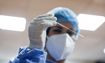 Ένα υποχρεωτικό rapid test την εβδομάδα για τους ανεμβολίαστους στον ιδιωτικό τομέα