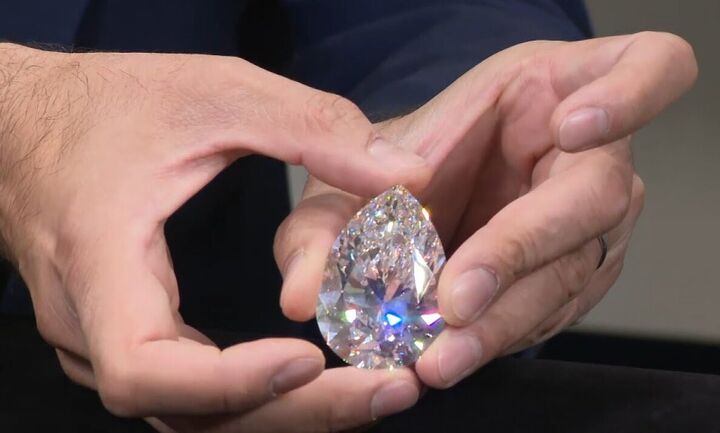 Ο «Βράχος»: Πόσο θα πωληθεί το μεγαλύτερο λευκό διαμάντι στην ιστορία των δημοπρασιών- 228 καρατίων 