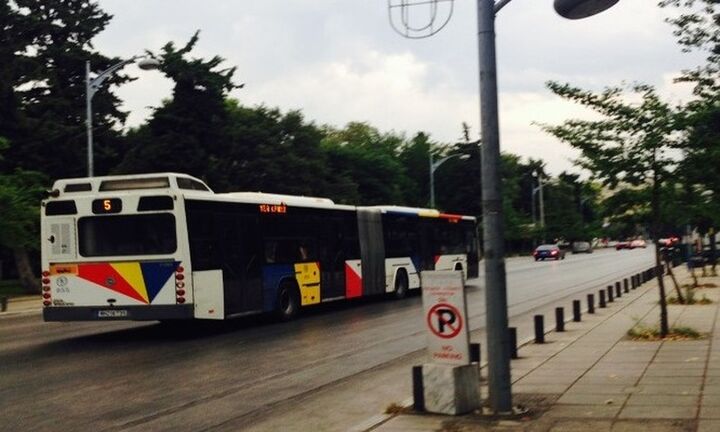 70χρονη έκλεβε πορτοφόλια επιβατών σε αστικά λεωφορεία και στα ΚΤΕΛ