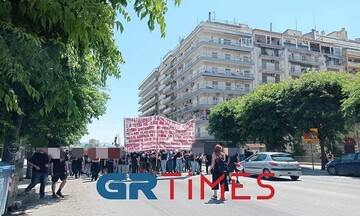 Θεσσαλονίκη: Νέα πορεία φοιτητών και αντιεξουσιαστών κατά της παρουσίας αστυνομικών στο ΑΠΘ (vid)