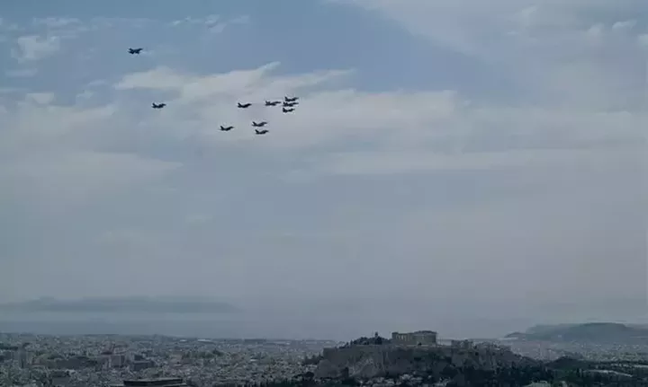 Tiger Meet 2022: Συμβολική πτήση ελληνικών F-16 και γαλλικών Rafale πάνω απ' την Ακρόπολη