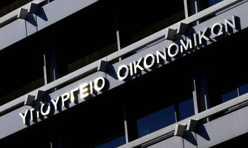 Μείωση 50% στο φόρο εισοδήματος για όσους ασκούν συμβολαιακή γεωργία και συνεταιρισμένους αγρότες