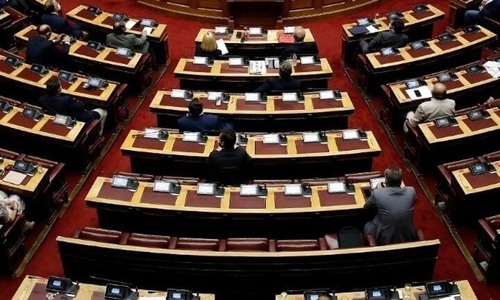 Κατατέθηκε στη Βουλή ο κλιματικός νόμος - Τα μέτρα για κτίρια, οχήματα, ενέργεια