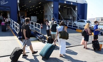 Mάσκες τέλος από αύριο-Τζανάκης: Τι πρέπει να προσέχουμε 