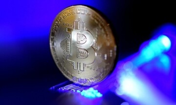 Σε νέο χαμηλό 18 μηνών υποχώρησε το bitcoin