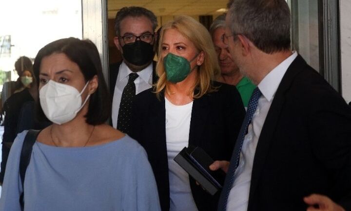 Μάνδρα: Ένοχοι οκτώ κατηγορούμενοι - Αθώα η Ρένα Δούρου και άλλοι δώδεκα