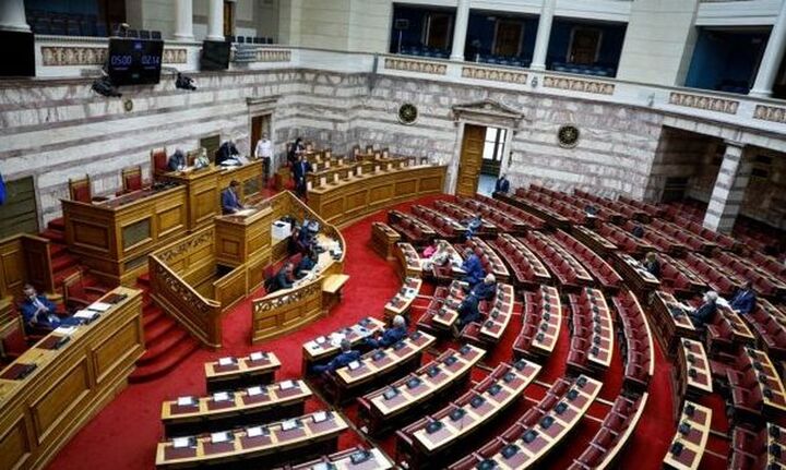 Βουλή: Εγκρίθηκε το ν/σ για Ναυπηγεία Σκαραμαγκά και Καζίνο