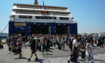 Συνεχίζεται η έξοδος των αδειούχων του Ιουλίου - Αυξημένη η κίνηση στα λιμάνια της Αττικής