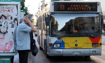Πανικός στη Θεσσαλονίκη: Όχημα έπεσε πάνω σε στάση του ΟΑΣΘ – Τρεις τραυματίες