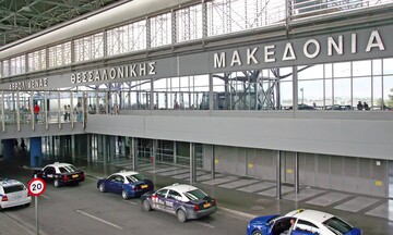 Αεροδρόμιο «Μακεδονία»: Συνελήφθησαν με... επτά βαλίτσες λαθραία τσιγάρα