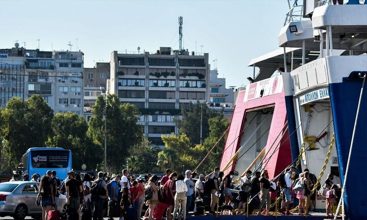 Αυξημένη η κίνηση στα λιμάνια της Αττικής - Πάνω από 45.000 αναχώρησαν την Παρασκευή