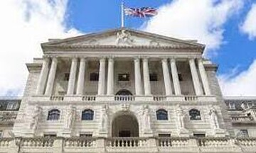 Η Τράπεζα της Αγγλίας αυξάνει στιο υφηλότερο επίπεδο από το 1995, προειδοποιεί για μακρά ύφεση