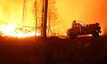 Η Ευρώπη βοηθάει τη Γαλλία, που συνεχίζει να βιώνει πύρινο εφιάλτη