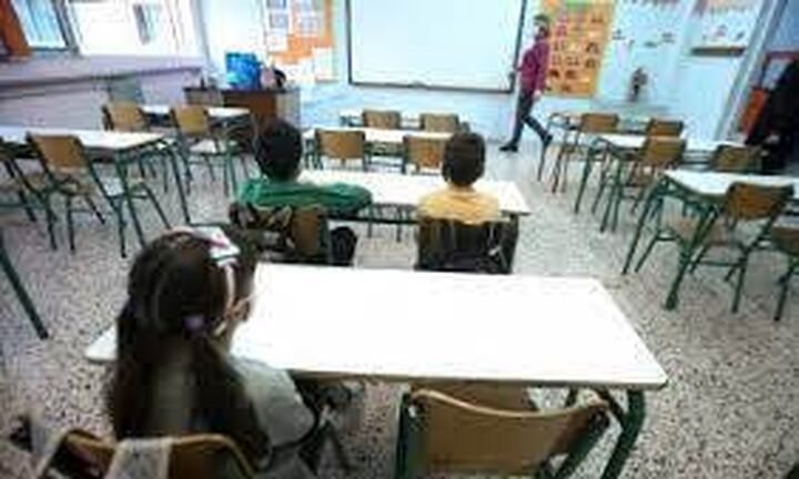 Σαρηγιάννης: Με σελφ τεστ η επιστροφή στα σχολεία - Πώς μπορεί να αλλάξει η εικόνα της πανδημίας