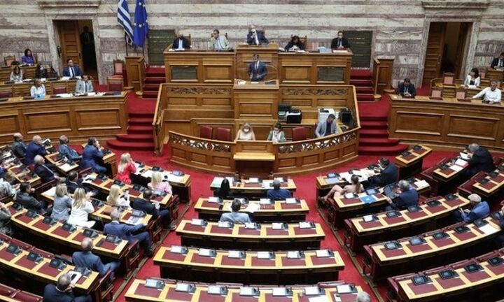 Στην Ολομέλεια η «μάχη» των πολιτικών αρχηγών για τις παρακολουθήσεις
