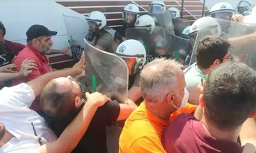 Θεσσαλονίκη: 24ωρη απεργία προκήρυξε για αύριο το ΕΚΘ - Επεισόδια στην «Οινοποιία Μαλαματίνα»