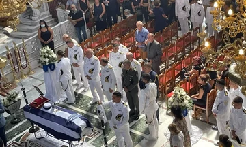 Λάρισα: Οδύνη στην κηδεία της 19χρονης ναυτικής δοκίμου (vid)