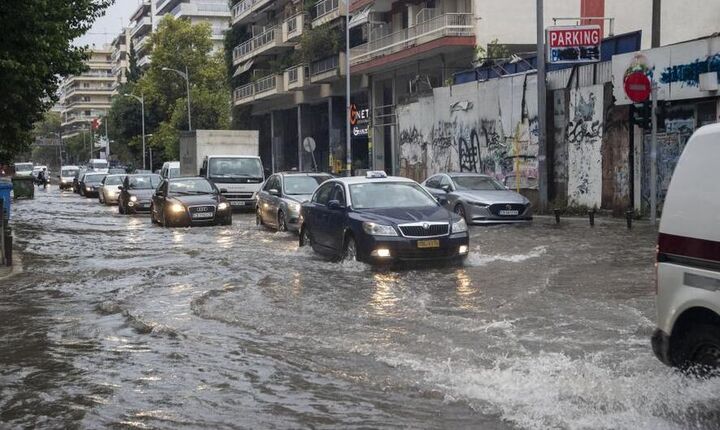  Καταιγίδα στη Θεσσαλονίκη: Πάνω από 80 κλήσεις στην Πυροσβεστική
